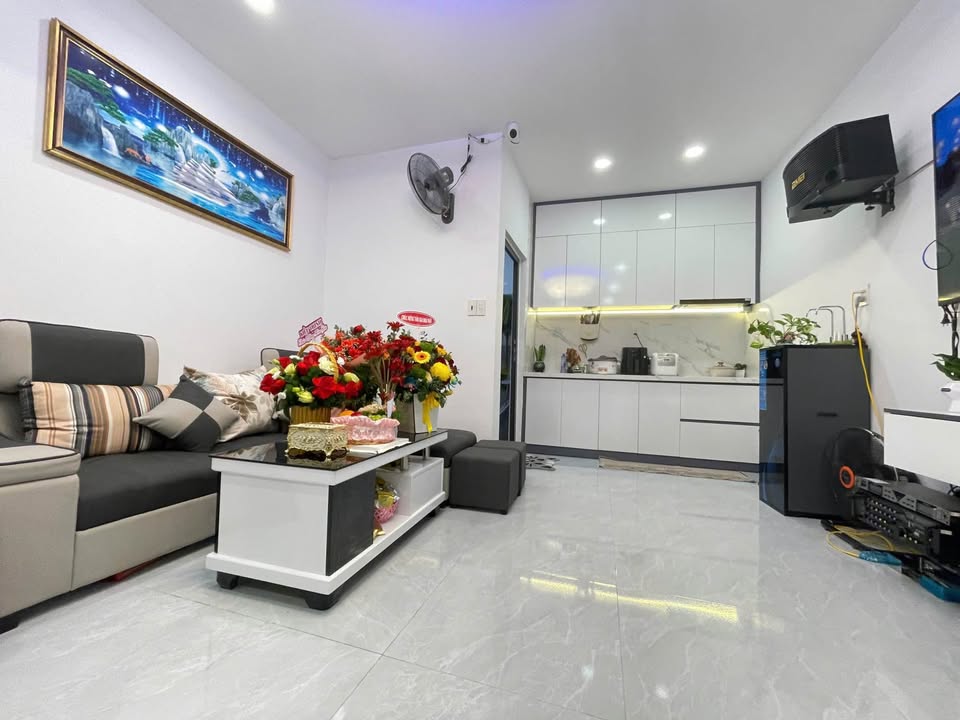 Nhà phố Vĩnh Nguyên Nha Trang 34m² giá 2.5 tỷ - Thiết kế hiện đại, gần biển!