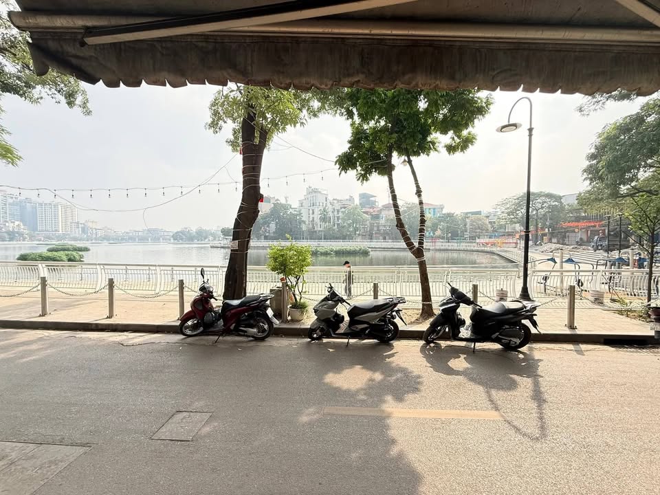 Nhà mặt hồ Hoàng Cầu 16m² giá 15.35 tỷ - View triệu đô, ô tô tránh