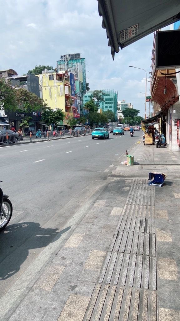 Nhà phố mặt tiền đường Nguyễn Văn Cừ, quận 1, 122m² giá 48 tỷ - Cơ hội đầu tư hiếm có!