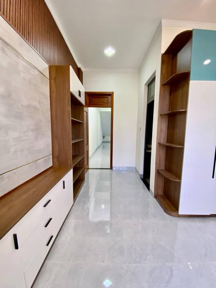 Nhà Mê Hiện Đại Hẻm Nguyễn Chí Thanh 162.5m² giá 2.5 tỷ - Sẵn sàng vào ở!