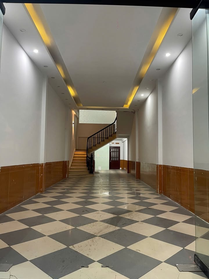 Cho thuê nhà 3 tầng mặt tiền Đ. Lê Lợi, Bắc Giang - Kinh doanh ngay!