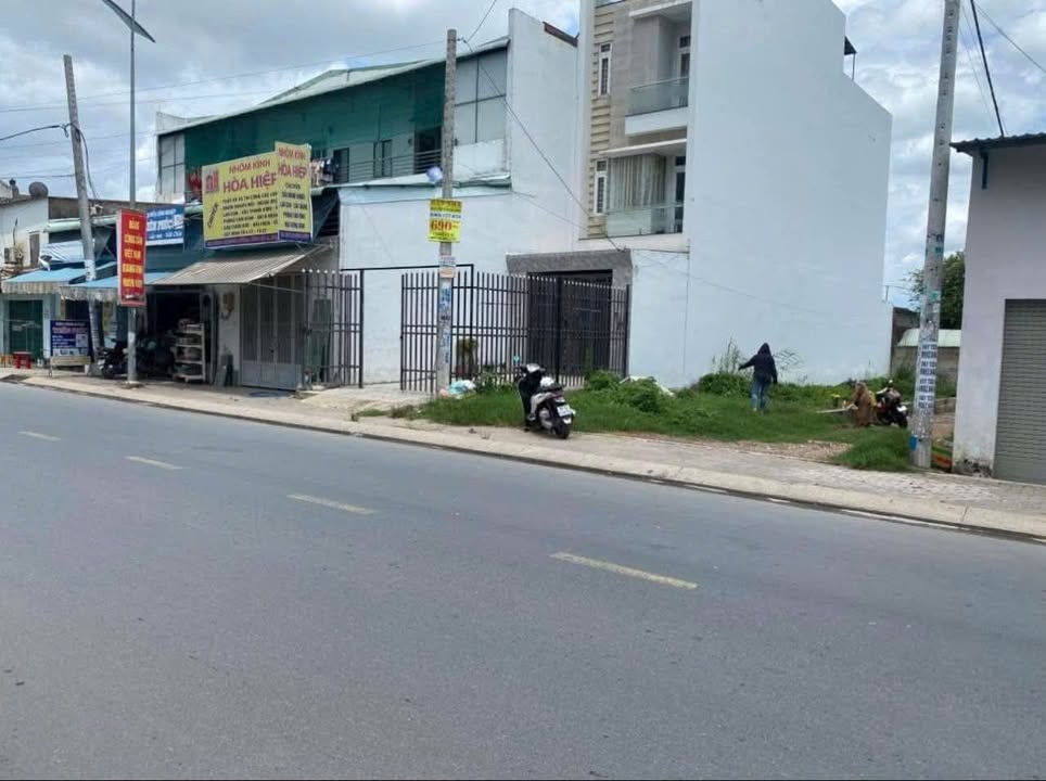 Đất nền mặt tiền đường Lại Hùng Cường, Bình Chánh 76m² giá 2.2 tỷ - Cần tiền bán gấp!