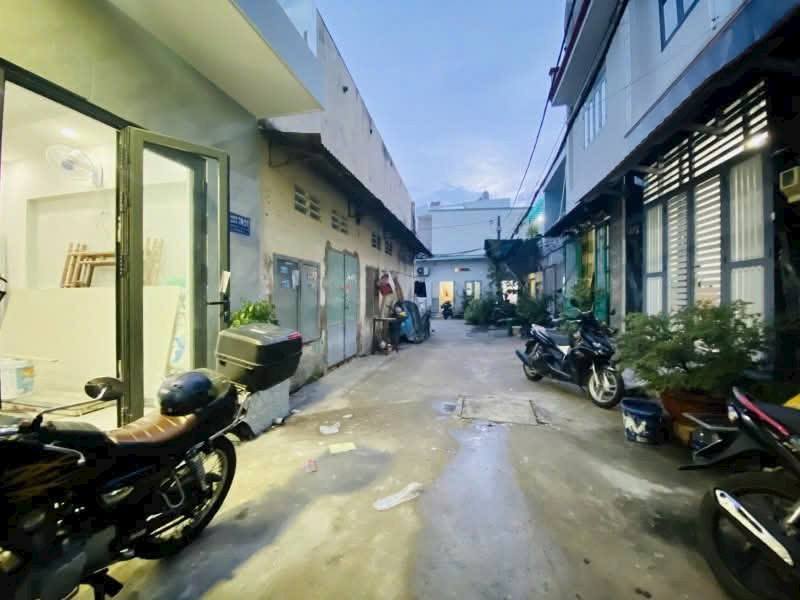 Nhà riêng hẻm ô tô xã Bà Điểm Hóc Môn 70m² giá 4 tỷ - An ninh cao, tiện ích đầy đủ!