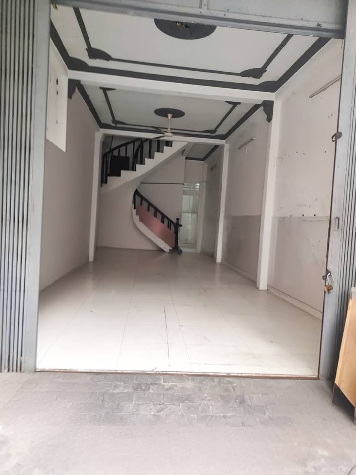 Nhà nguyên căn mặt tiền Đài Ra Đa, Quận 6, 72m² giá 25 triệu - Cơ hội kinh doanh và ở lý tưởng!