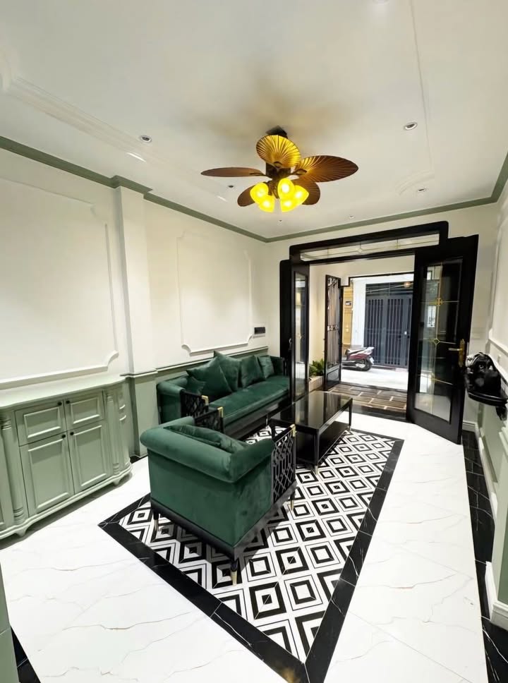 Nhà đẹp Indochine tại Kim Giang, 56m² giá 13 tỷ - Phong cách sang trọng, thang máy tiện lợi!