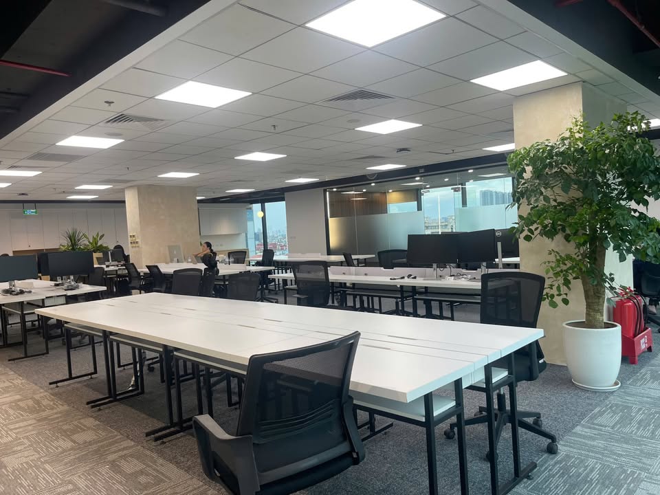 Văn phòng cho thuê tại Dương Đình Nghệ, Cầu Giấy 100m² giá 12.912.000 VND - Không thu phí khách hàng!