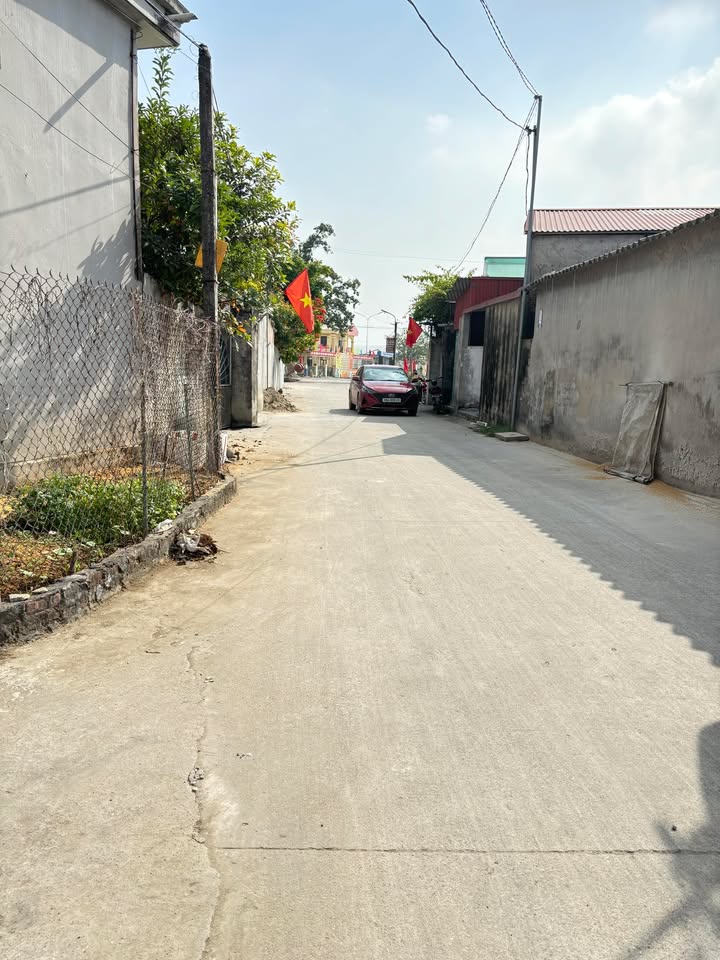 Đất nền Cảnh Thụy, Yên Dũng 193m² giá 2 tỷ - Vị trí đắc địa gần ủy ban!