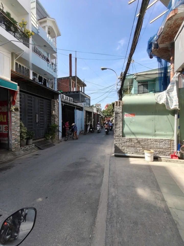 Mặt bằng kinh doanh cho thuê tại Tống Văn Hên, 40m² - Gác ở lại thoải mái!