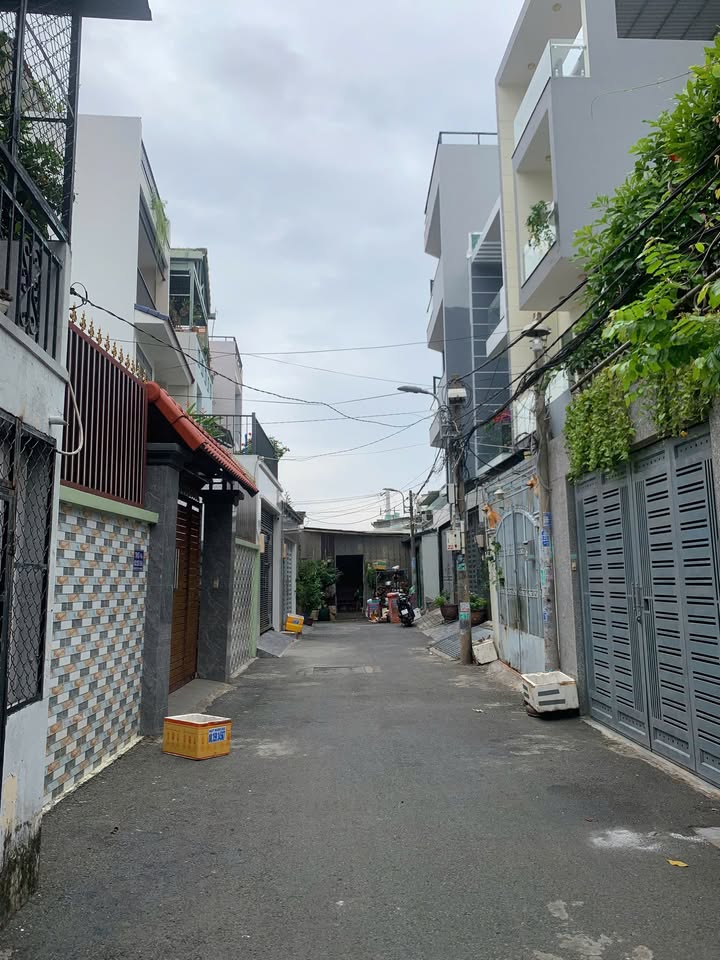 Nhà riêng Lâm Văn Bền Quận 7 74.4m² giá 8.7 tỷ - Nội thất lung linh, thang máy tiện nghi!