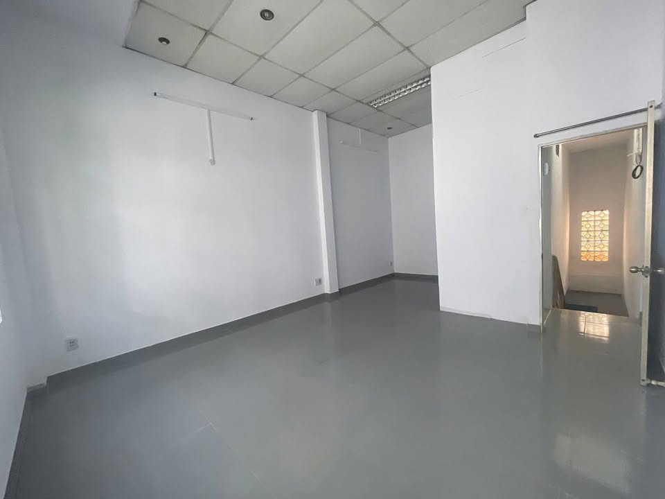 Cho thuê phòng tại Quận 4, Tôn Thất Thuyết 27.3m² - Không gian rộng rãi, đầy đủ tiện ích!