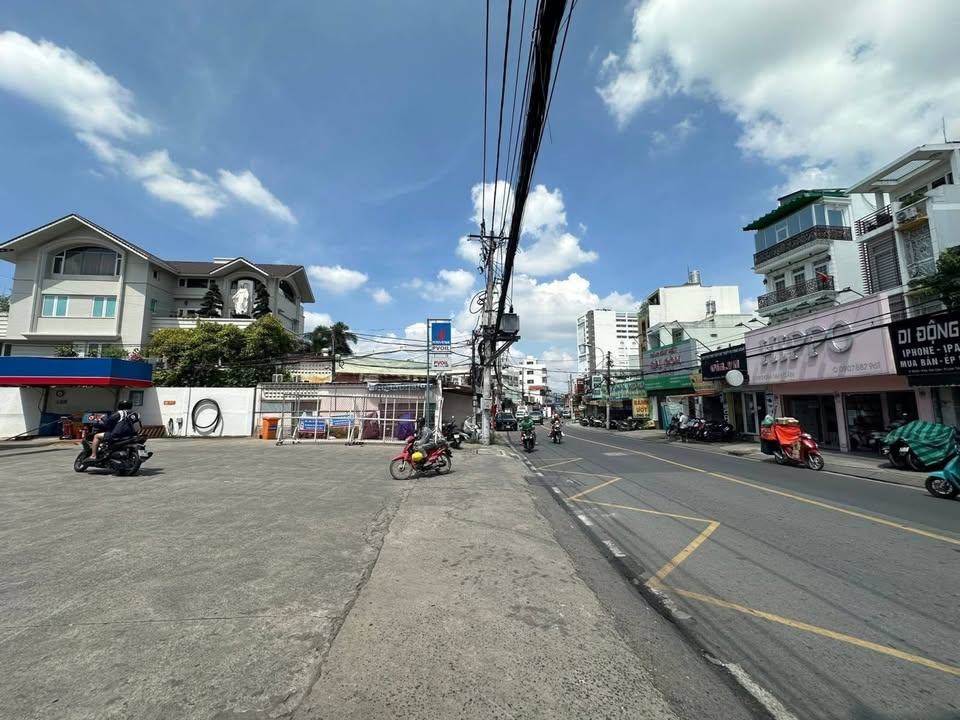 Nhà phố Linh Tây Thủ Đức 180m² giá 10.5 tỷ - Đầu tư sinh lời ngay lập tức!