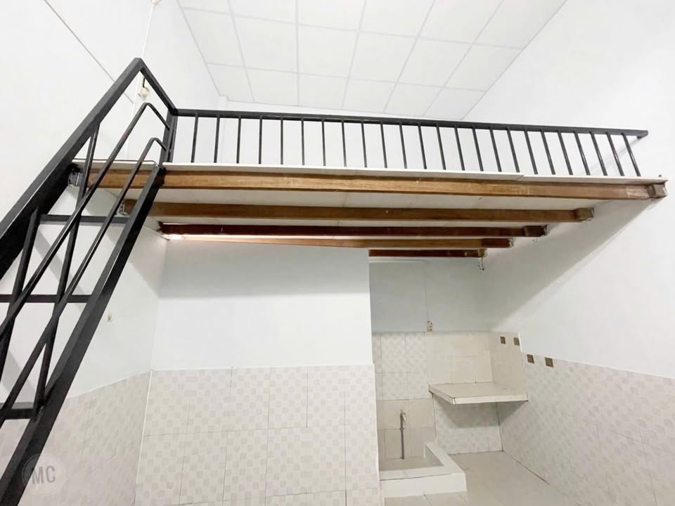 Phòng trọ gác lửng hẻm 02 đường 3/2 - Giá chỉ 2 triệu/tháng