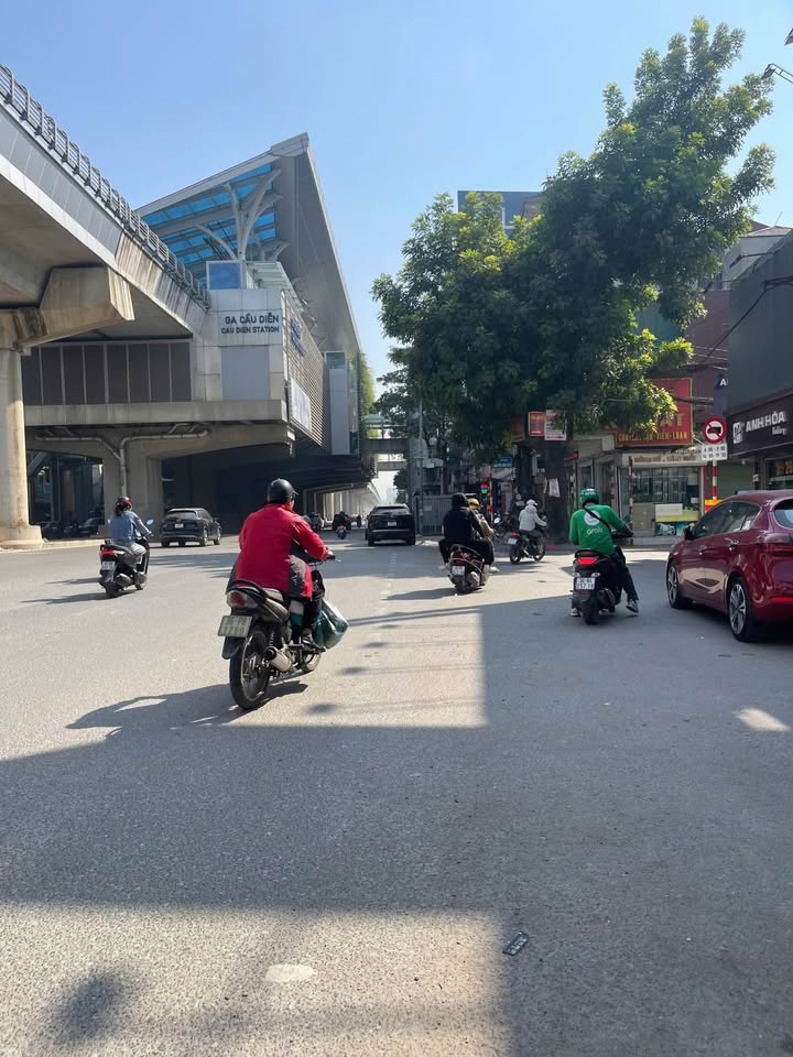 Nhà 4 tầng Cầu Diễn 37m² giá 9 tỷ - Sổ đỏ chính chủ, ô tô đỗ cửa!