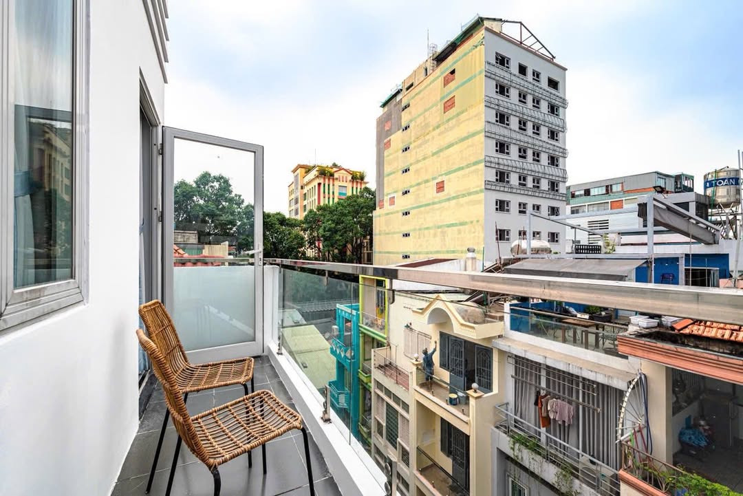 Căn hộ 1 phòng ngủ Phạm Ngọc Thạch 45m² giá thỏa thuận - Ban công lớn thoáng mát!