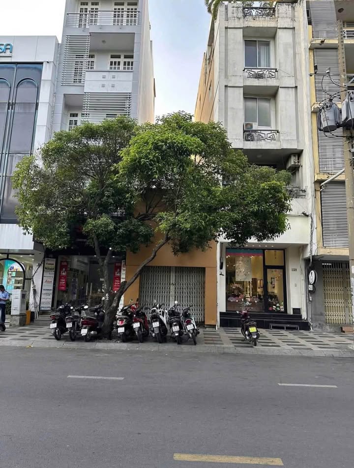 Cho thuê nhà mặt tiền Lê Lai, Bến Thành, Quận 1 - Diện tích 90m², vị trí đắc địa!