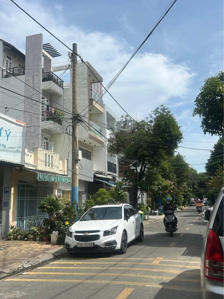 Nhà Phước Bình Thủ Đức 105m² giá 9.8 tỷ - Kết nối thuận lợi gần Global City!