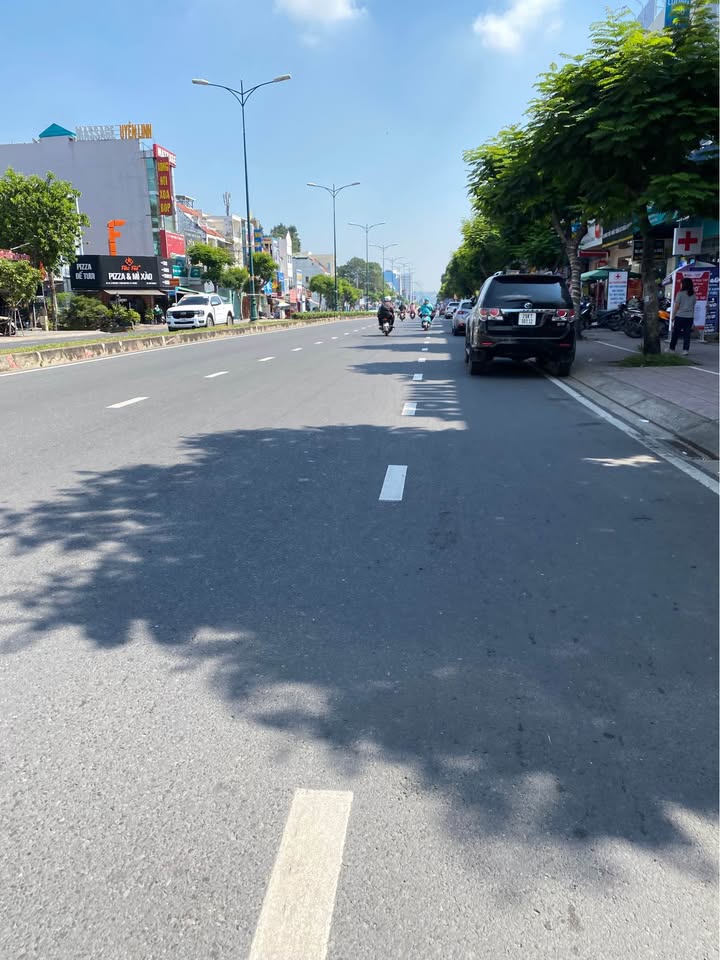 Nhà mặt tiền Nguyễn Văn Tăng, Thủ Đức 99m² giá 9 tỷ - Đầu tư sinh lời ngay!