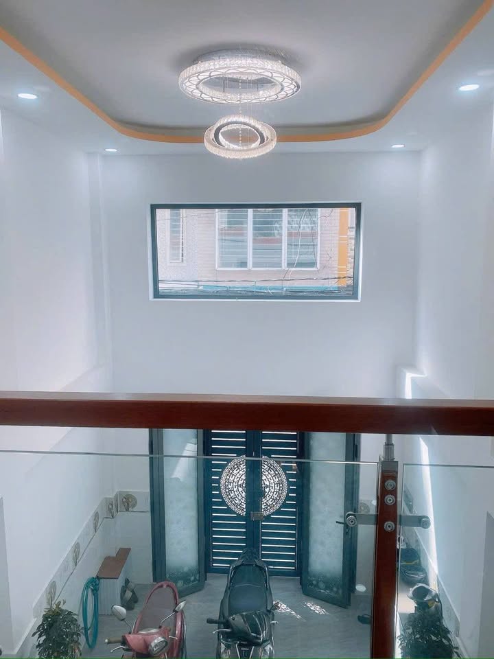 Nhà bán gấp Nguyễn Trọng Tuyển, Phú Nhuận 60m² giá 12.8 tỷ - Hẻm ô tô, không gian thoáng đãng!