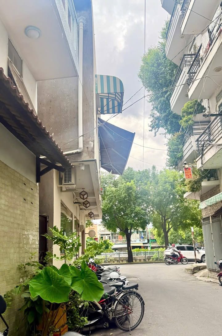 Nhà Phú Nhuận hẻm xe hơi 44m² giá 12.39 tỷ - Không thể bỏ lỡ!