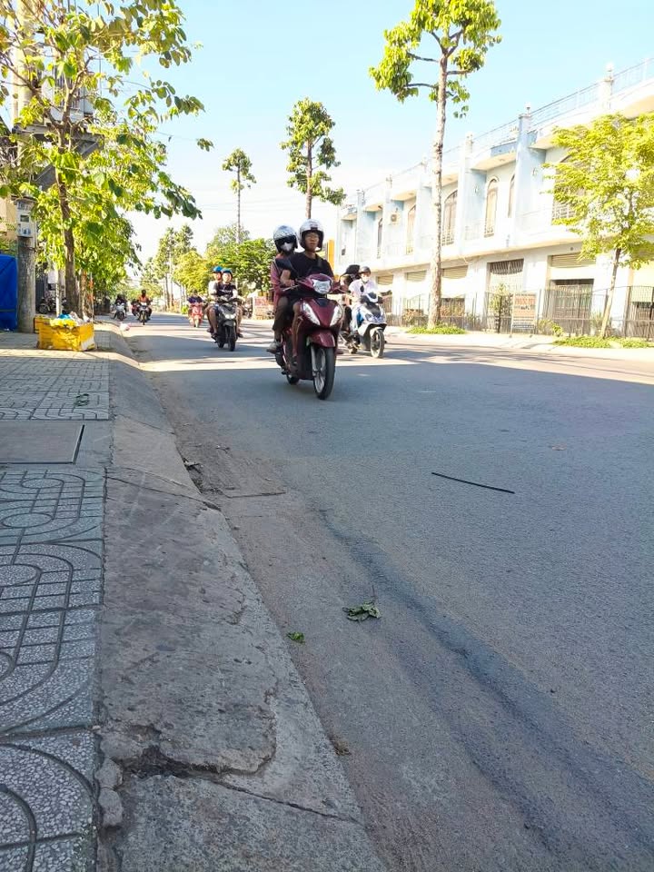 Mặt tiền FrontHouse Nguyễn Ảnh Thủ Bà Điểm 240m² giá 17 tỷ - Cơ hội đầu tư sinh lời!