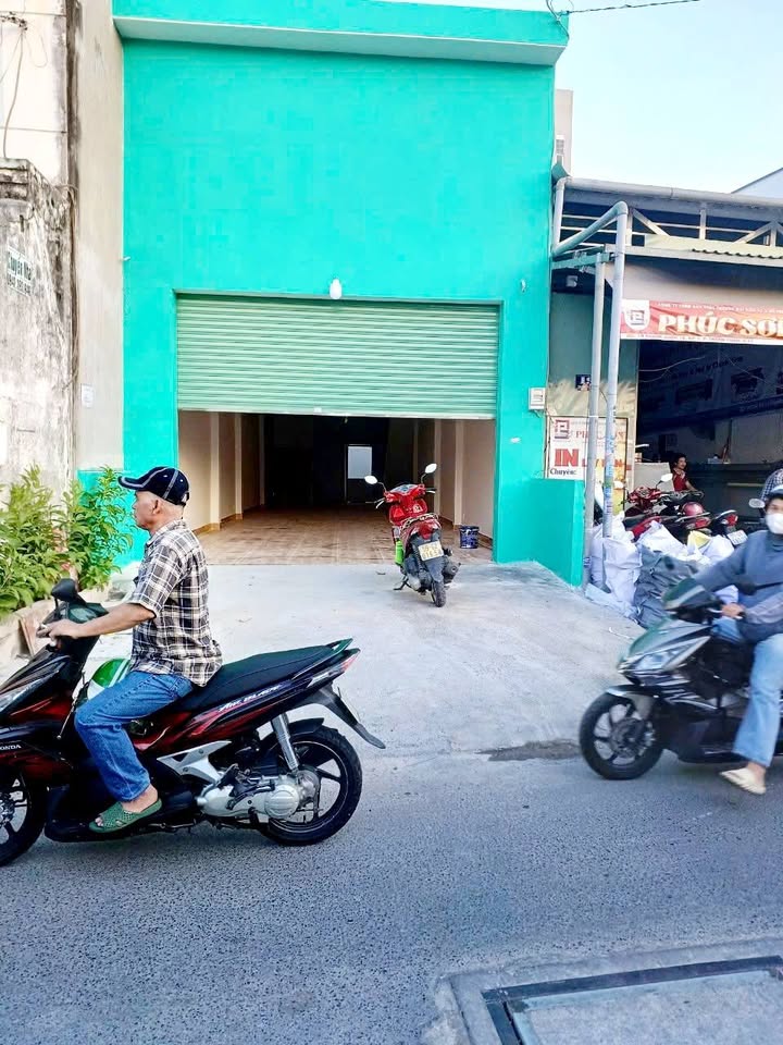 Kho cho thuê mặt tiền đường Thạnh Xuân 18, 125m² chỉ 11 triệu/tháng - Phù hợp làm quảng cáo, in ấn!