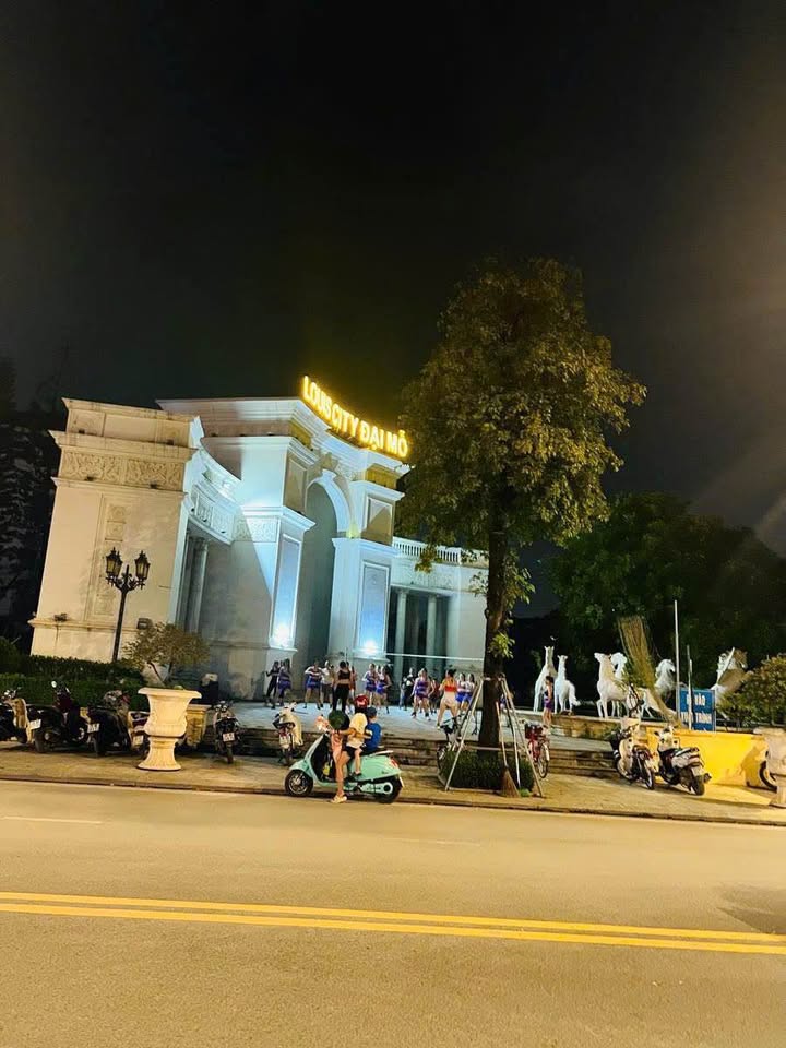 Shophouse KĐT Louis Đại Mỗ 200m² giá thỏa thuận - Đẳng cấp sang trọng, kinh doanh thuận lợi!