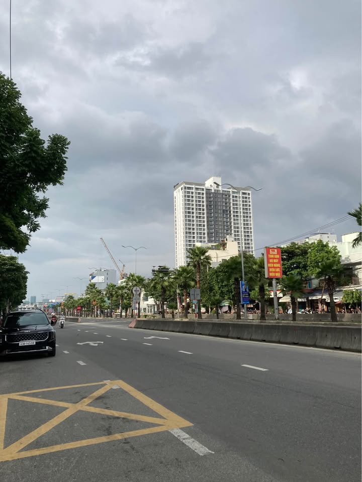 Nhà C4 đường Ngô Quyền, Sơn Trà, 104m² giá chỉ 6 tỷ - Chính chủ bán đất tặng nhà!