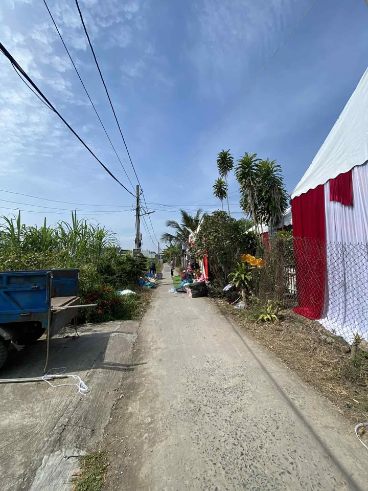 Nhà đất Gò Công Đông 360m² giá 750 triệu - Đường xe hơi vào tận nơi!