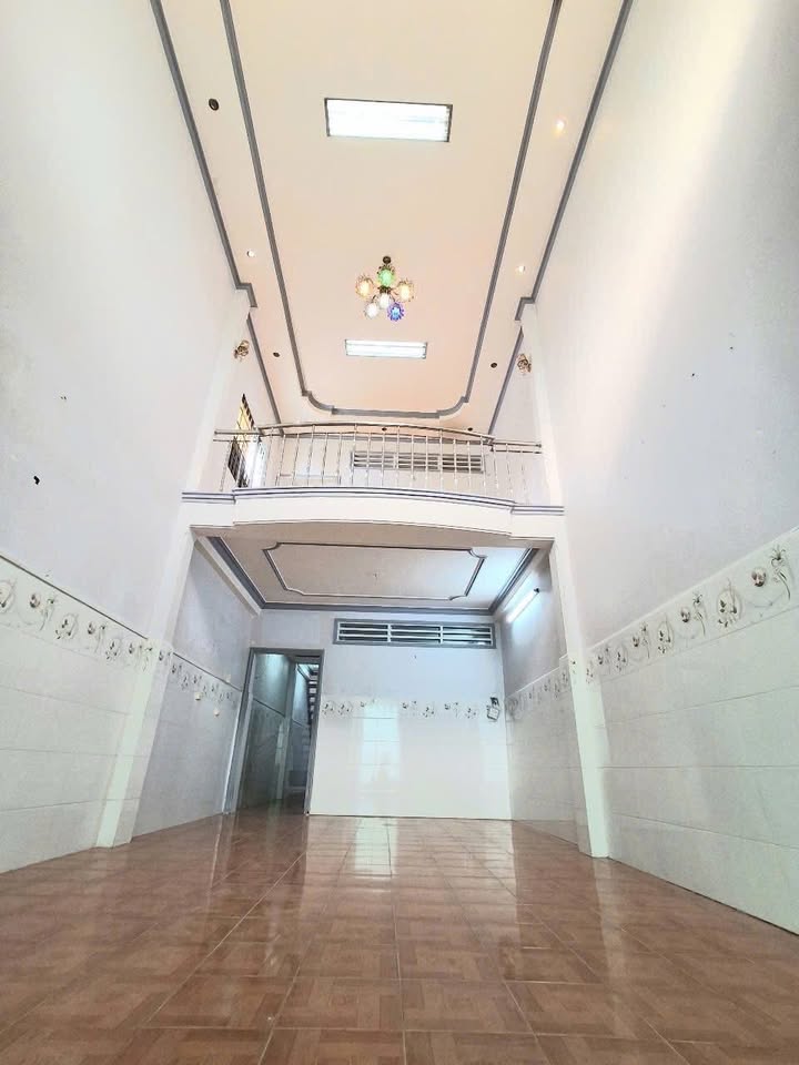 Nhà cho thuê đường Hàn Thuyên, Rạch Giá 68m² giá chỉ 5 triệu/tháng - Thiết kế hiện đại, sân đậu ô tô!