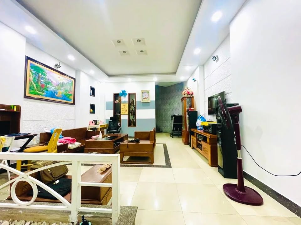 Nhà 3 tầng Ông Ích Khiêm, Thanh Bình 143m² giá 8 tỷ - Cơ hội đầu tư hấp dẫn!