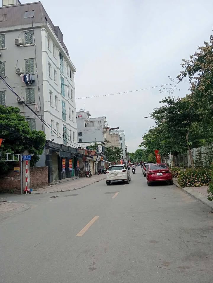 Nhà Phú Diễn Bắc Từ Liêm 50m² giá 8 tỷ - Sổ hồng chính chủ, tiện ích đầy đủ!