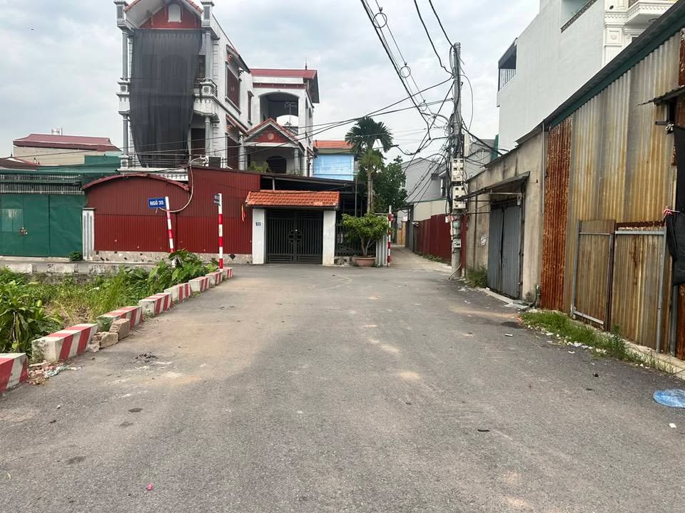 Nhà 3 tầng Yên Thường 109m² giá 11 tỷ - Đỗ cửa thuận tiện!