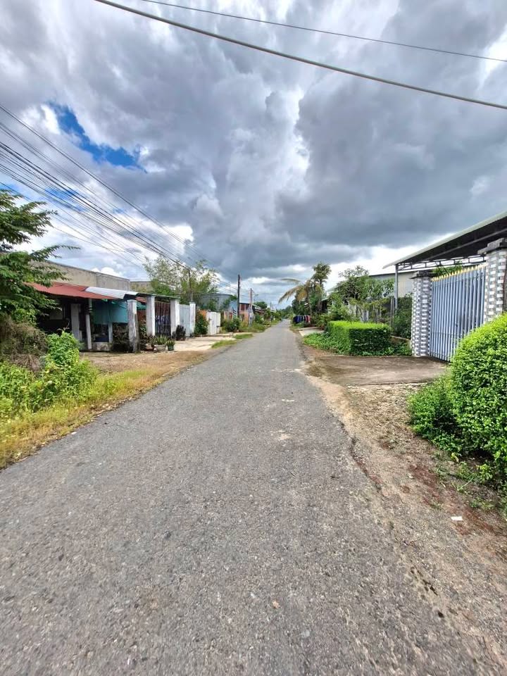 Bán đất lô góc 435m² tại khu phố Long Chí, Hòa Thành, Tây Ninh - Giá 3.15 tỷ VND, thương lượng nhẹ!