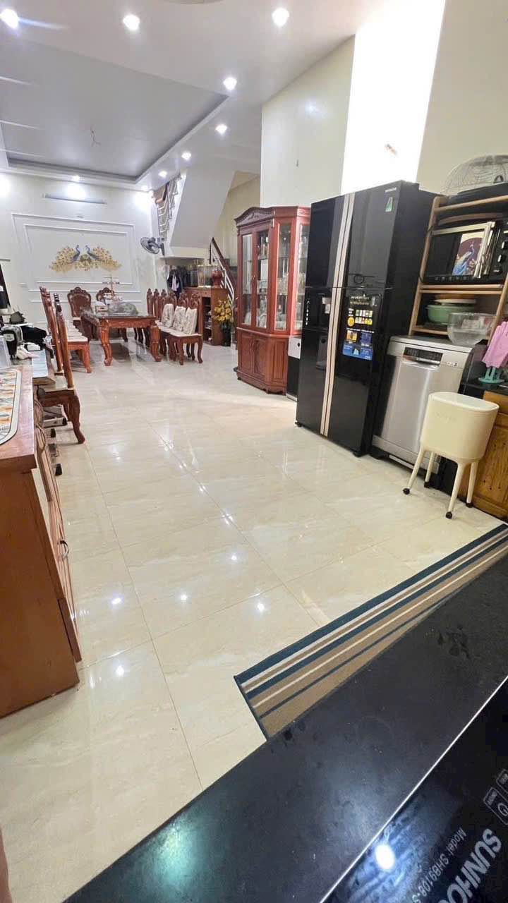 Nhà sân vườn 180m² đường Lý Nhân Tông - Giá 16 tỷ, sẵn sàng sang tên!