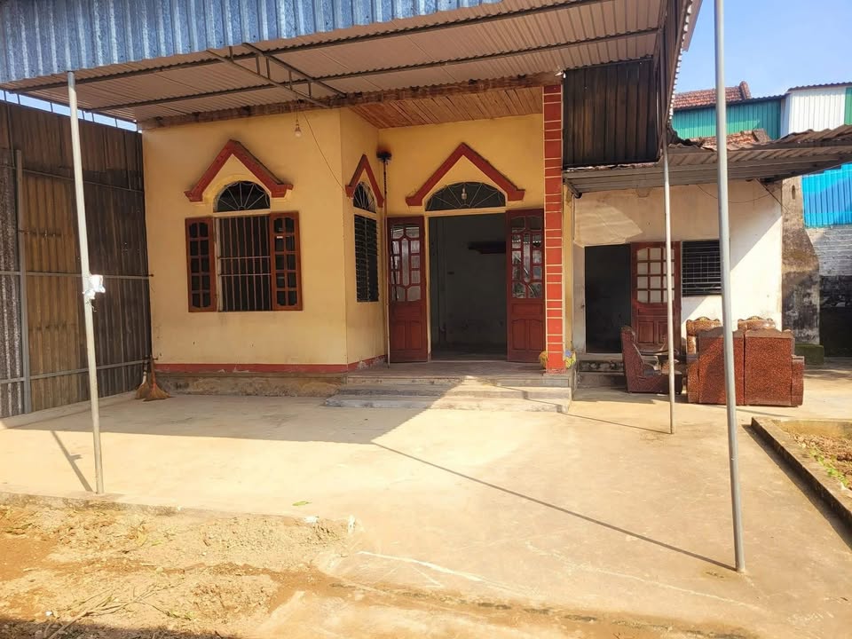 Nhà liền kề xóm 7 Tràng Sơn 195m² giá 1.4 tỷ - Vị trí thuận lợi gần trường học!