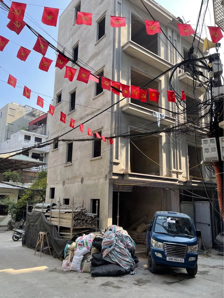 Nhà bán Hoàng Hoa Thám 38m² giá 10.5 tỷ - Lô góc, có thang máy, ô tô vào tận nhà!