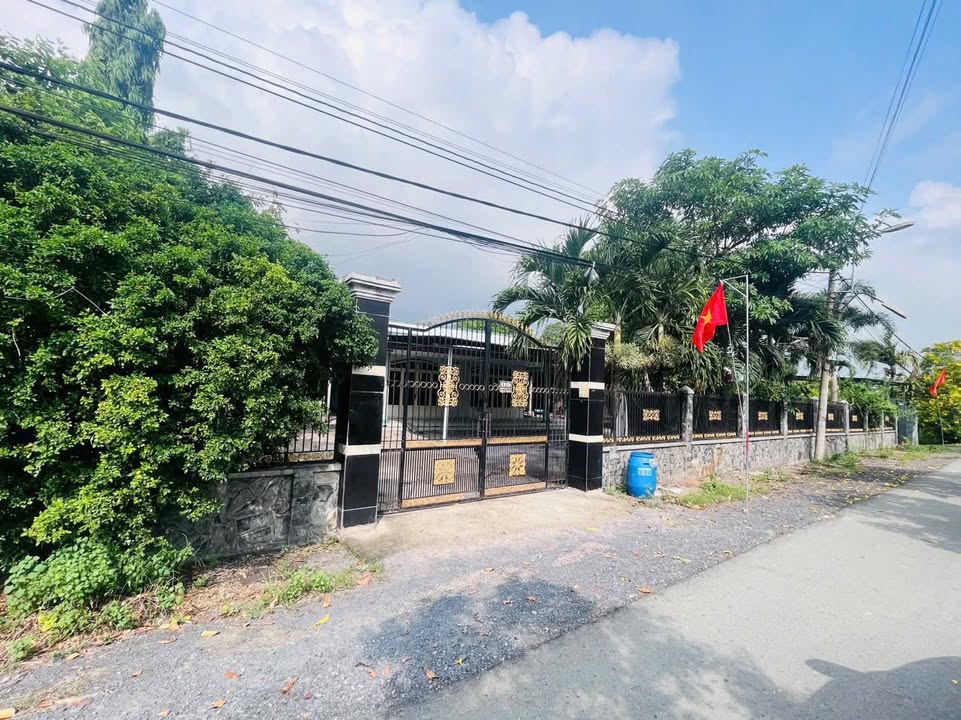 Bán gấp nhà vườn Hòa Phú Củ Chi 2533m² - Mặt tiền đường nhựa, giá 18.5 tỷ!