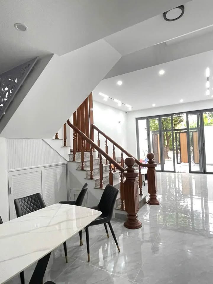 Nhà 2 tầng đường Võ Văn Ngân, 100m² giá 7.5 tỷ - Khu dân cư văn minh, an ninh!