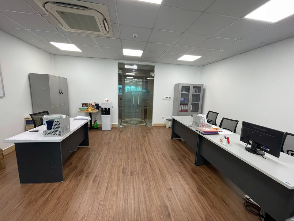 Văn phòng cho thuê Royal City Thanh Xuân 110m² giá từ 11 triệu - View thoáng mát, chia phòng sẵn!