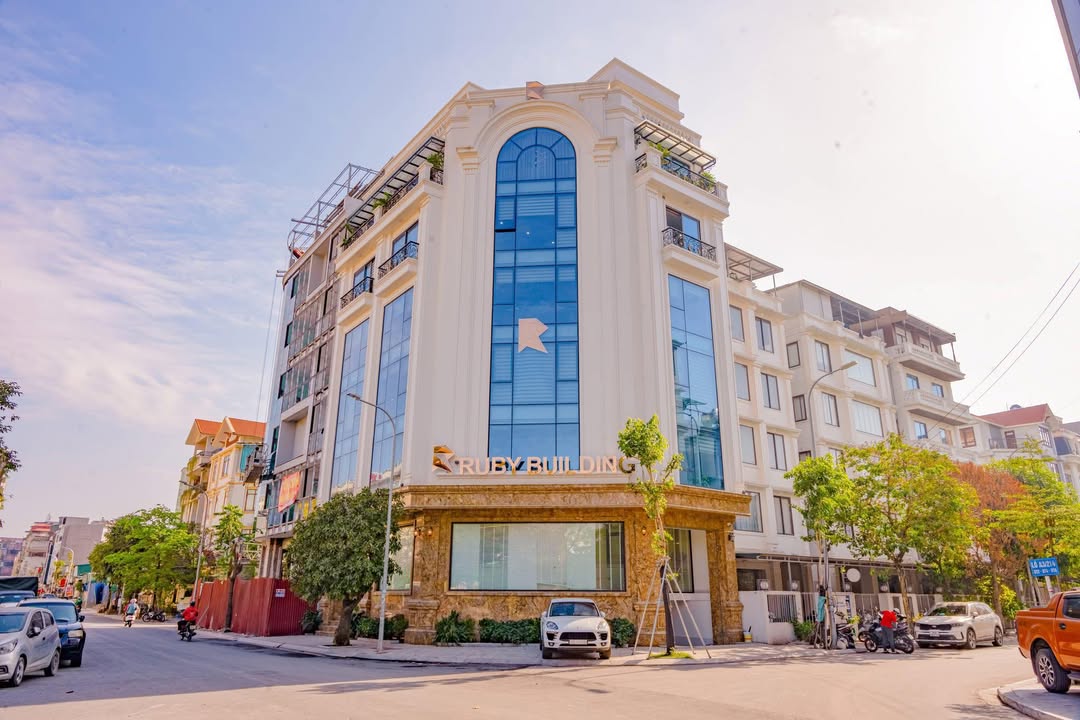 Tòa nhà văn phòng Lạc Long Quân Tây Hồ 170m² - Thiết kế hiện đại, vị trí đắc địa!