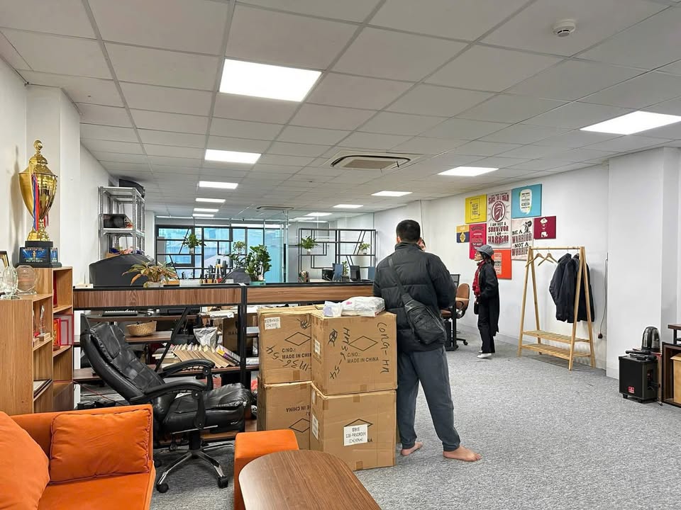 Văn phòng cho thuê tại Ngã Tư Sở 130m² giá chỉ 13 triệu - Không thể bỏ lỡ!