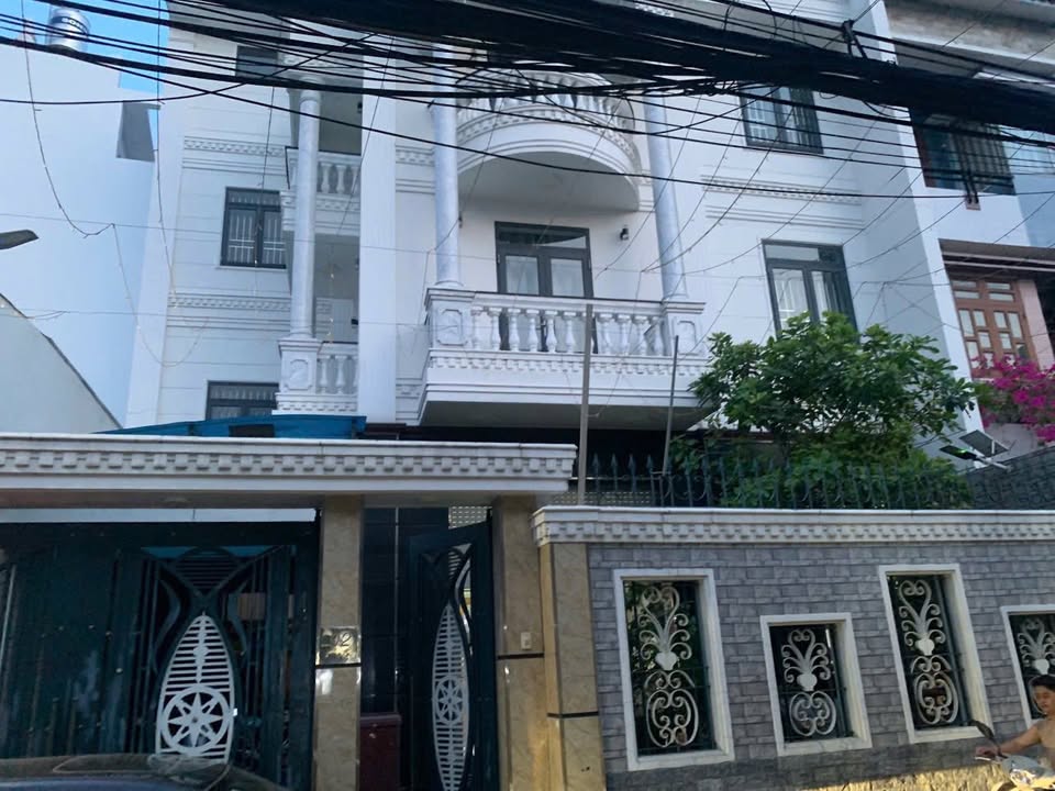 Biệt thự Đường Số 10, Bình Tân 174m² giá 17.8 tỷ - Nội thất cao cấp sang trọng!