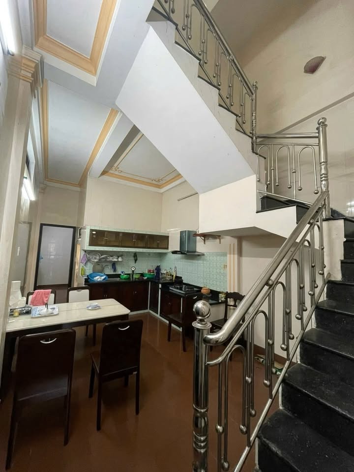 Bán nhà mặt tiền Hoàng Diệu 122m² giá 5.7 tỷ - Kinh doanh thuận lợi!