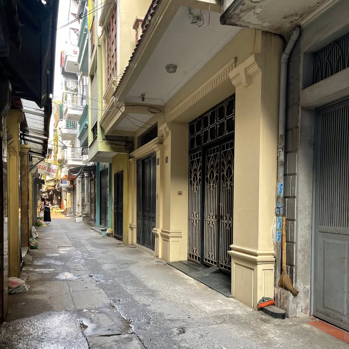 Nhà phố kinh doanh tại chợ Nguyễn Cao, 60m², giá 18.99 tỷ - Vị trí đẹp, tiềm năng cao!