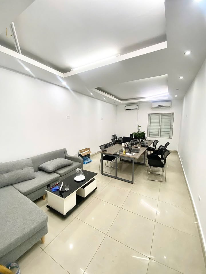 Văn phòng cho thuê 30m² tại Hoàng Văn Thái - Giá chỉ 5 triệu/tháng!