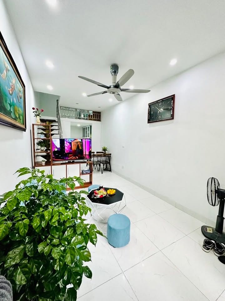 Nhà riêng An Dương Tây Hồ 32m² giá 2 tỷ - Gần chợ, trường học, tiện nghi đầy đủ!