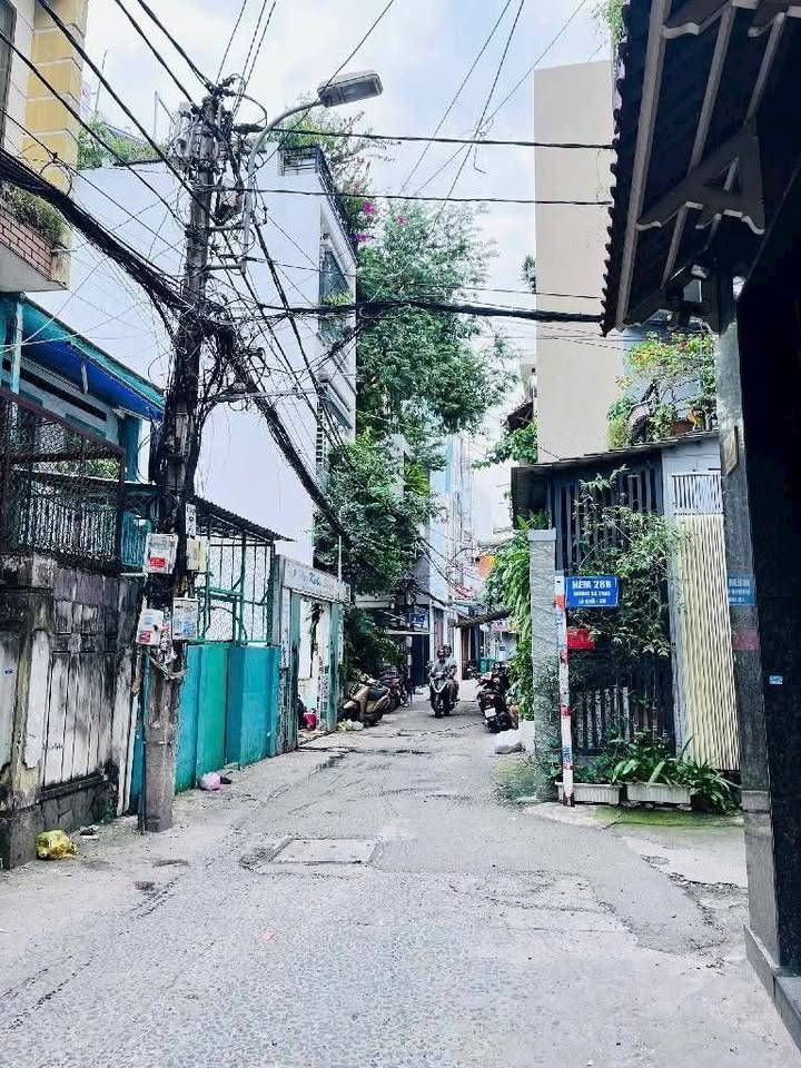 Nhà 3 Tầng Dương Bá Trạc, Quận 8, 70m² giá 4.XX tỷ - Hàng hiếm trung tâm!