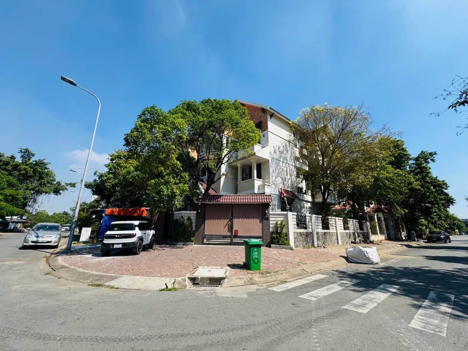 Biệt thự Khu Trung Sơn - Him Lam 6A 247m² giá 45 tỷ - Căn góc hai mặt tiền tuyệt đẹp!