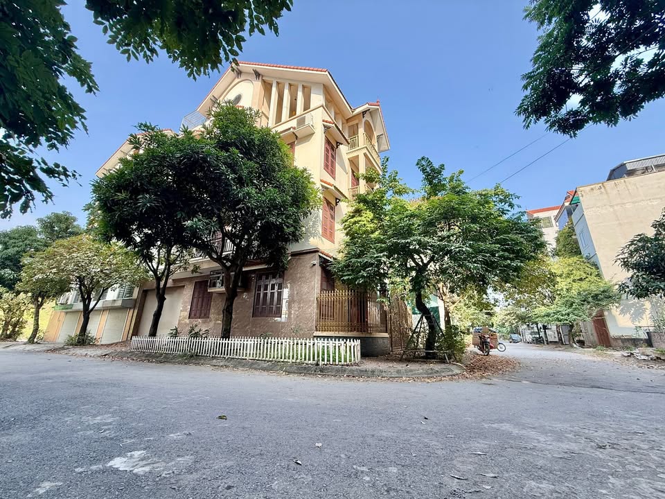 Biệt thự Thạch Bàn Bát Khối 100m² giá 29 tỷ - Hai mặt tiền, thang máy nhập khẩu!