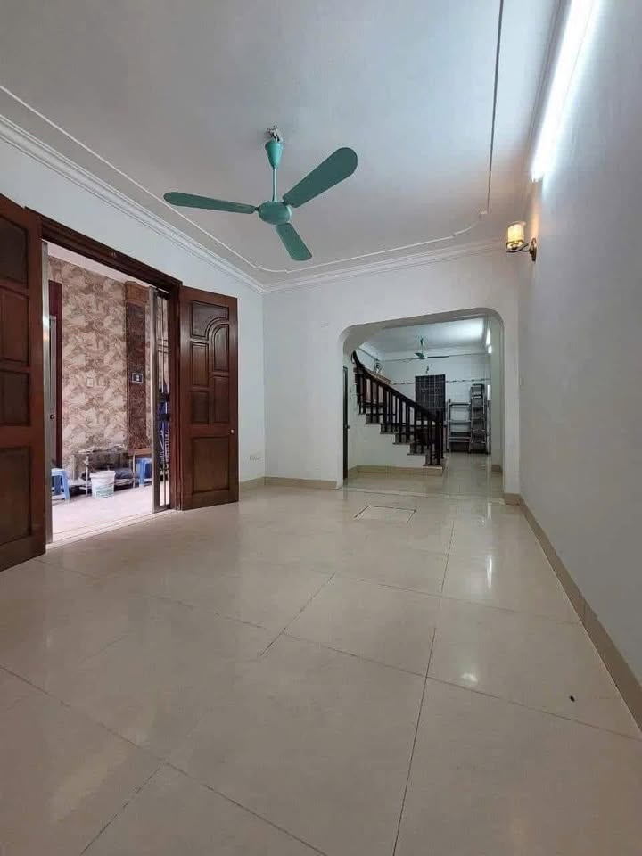 Nhà cho thuê nguyên căn ngõ 64 Thạch Bàn, Long Biên 45m² giá 8 triệu - Tiện nghi đầy đủ!